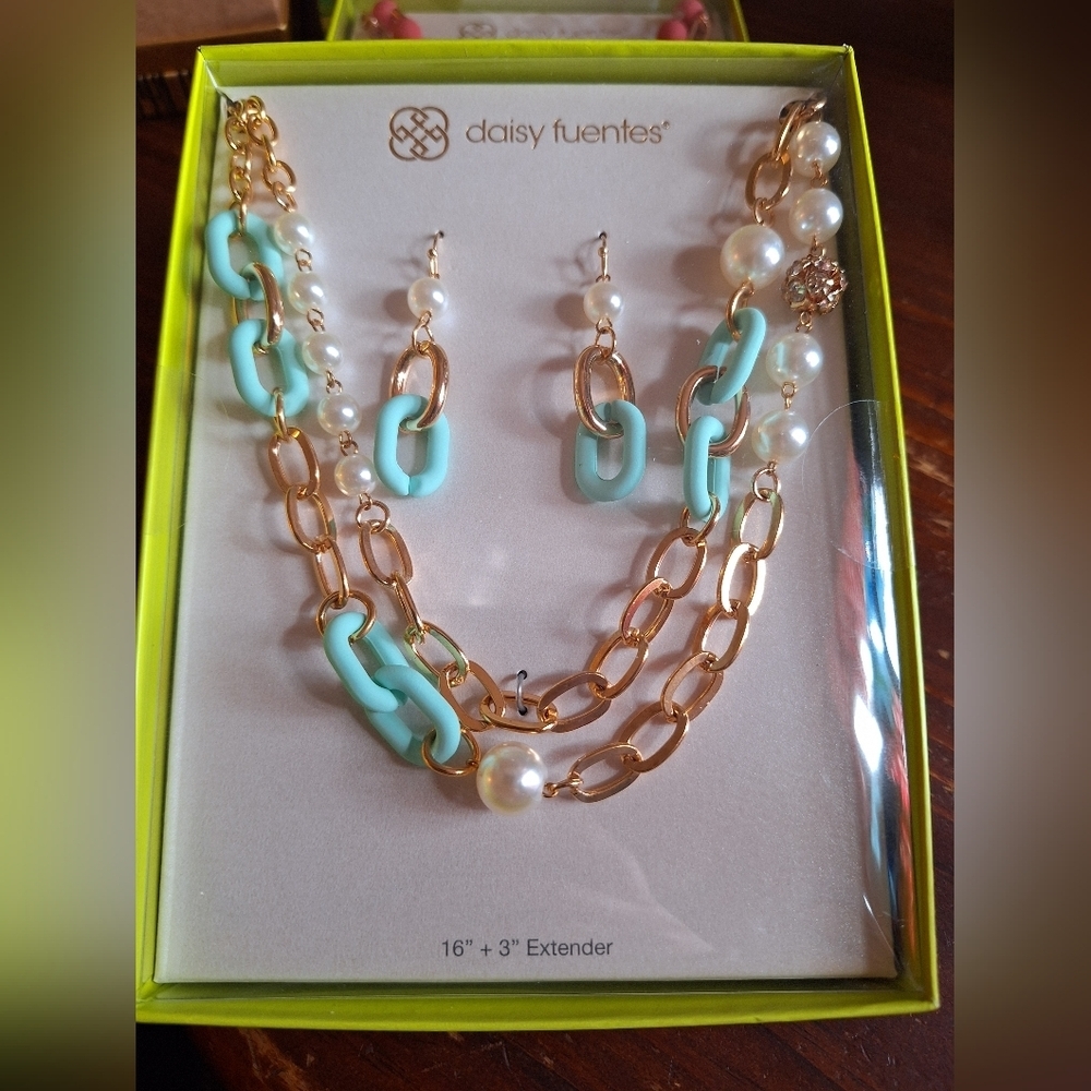 Daisy Fuentes NWT Pearl & Turquoise Chain Necklace Set